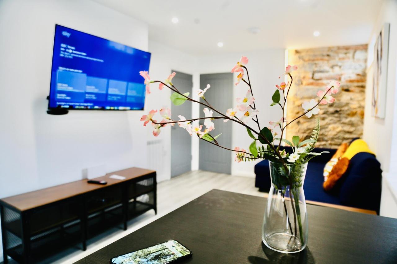 New Modern Apartment With Free Private Parking Plymouth Esterno foto