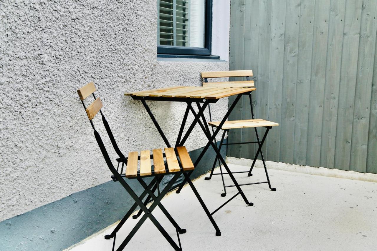 New Modern Apartment With Free Private Parking Plymouth Esterno foto
