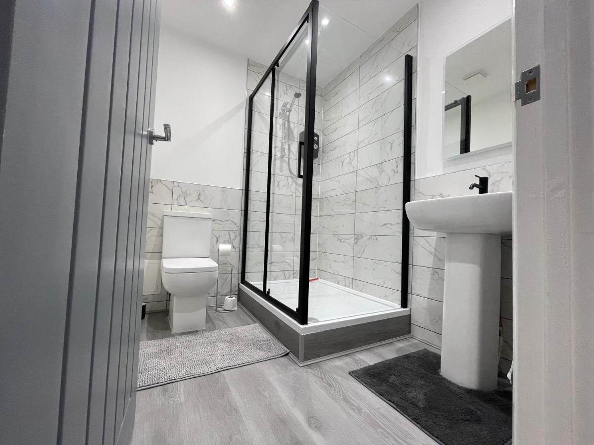 New Modern Apartment With Free Private Parking Plymouth Esterno foto