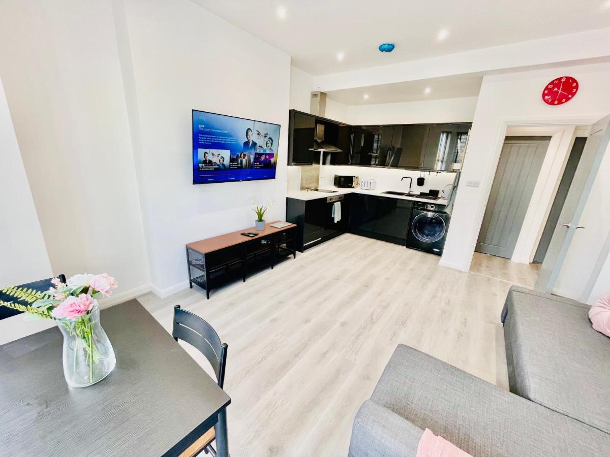 New Modern Apartment With Free Private Parking Plymouth Esterno foto