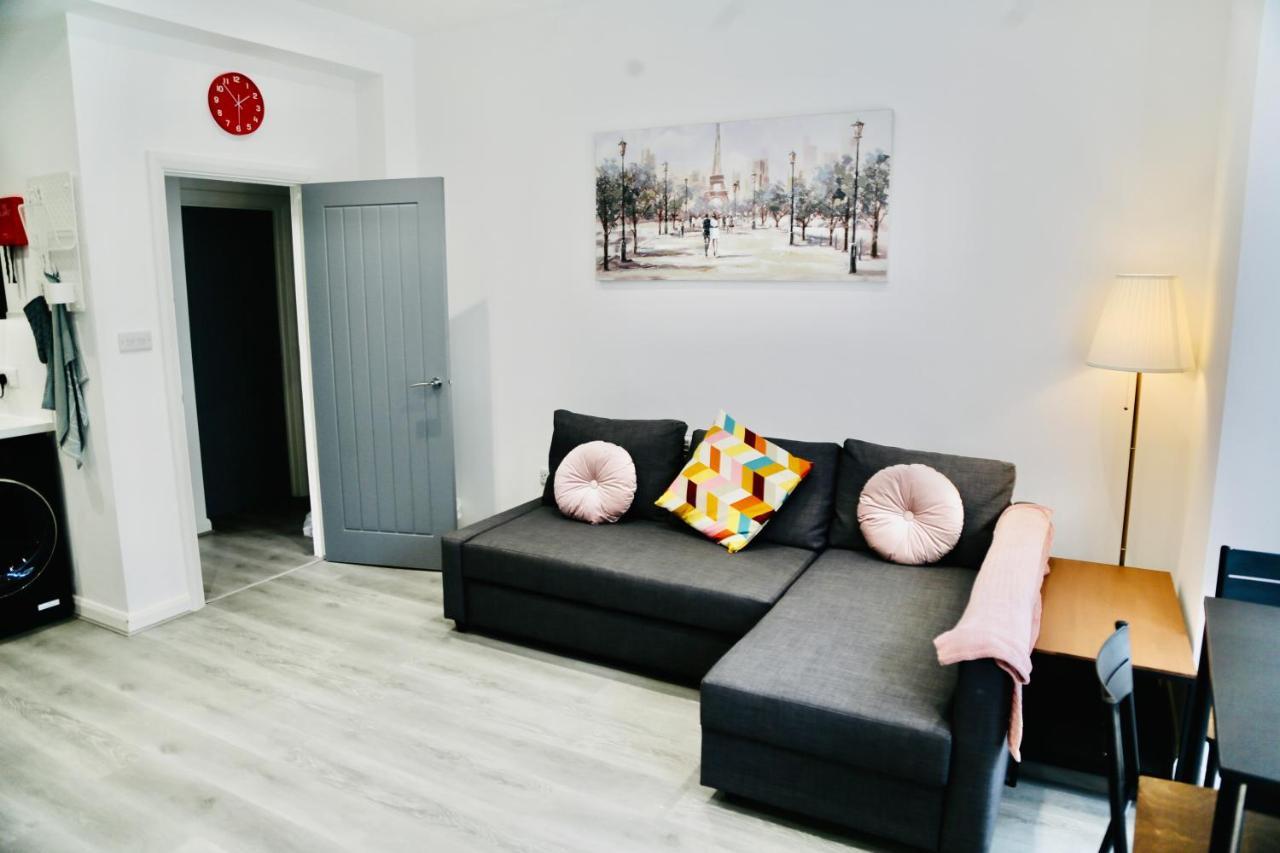 New Modern Apartment With Free Private Parking Plymouth Esterno foto