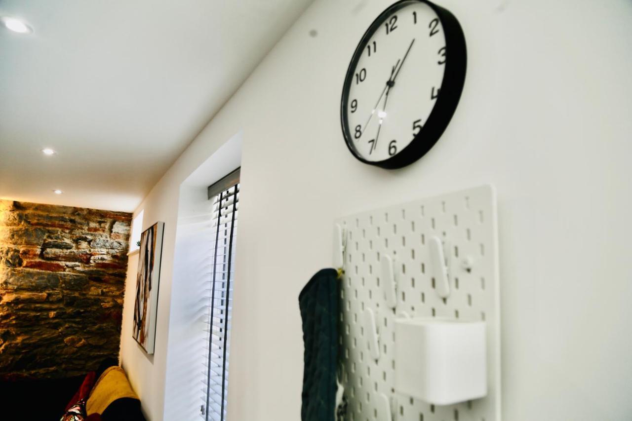 New Modern Apartment With Free Private Parking Plymouth Esterno foto