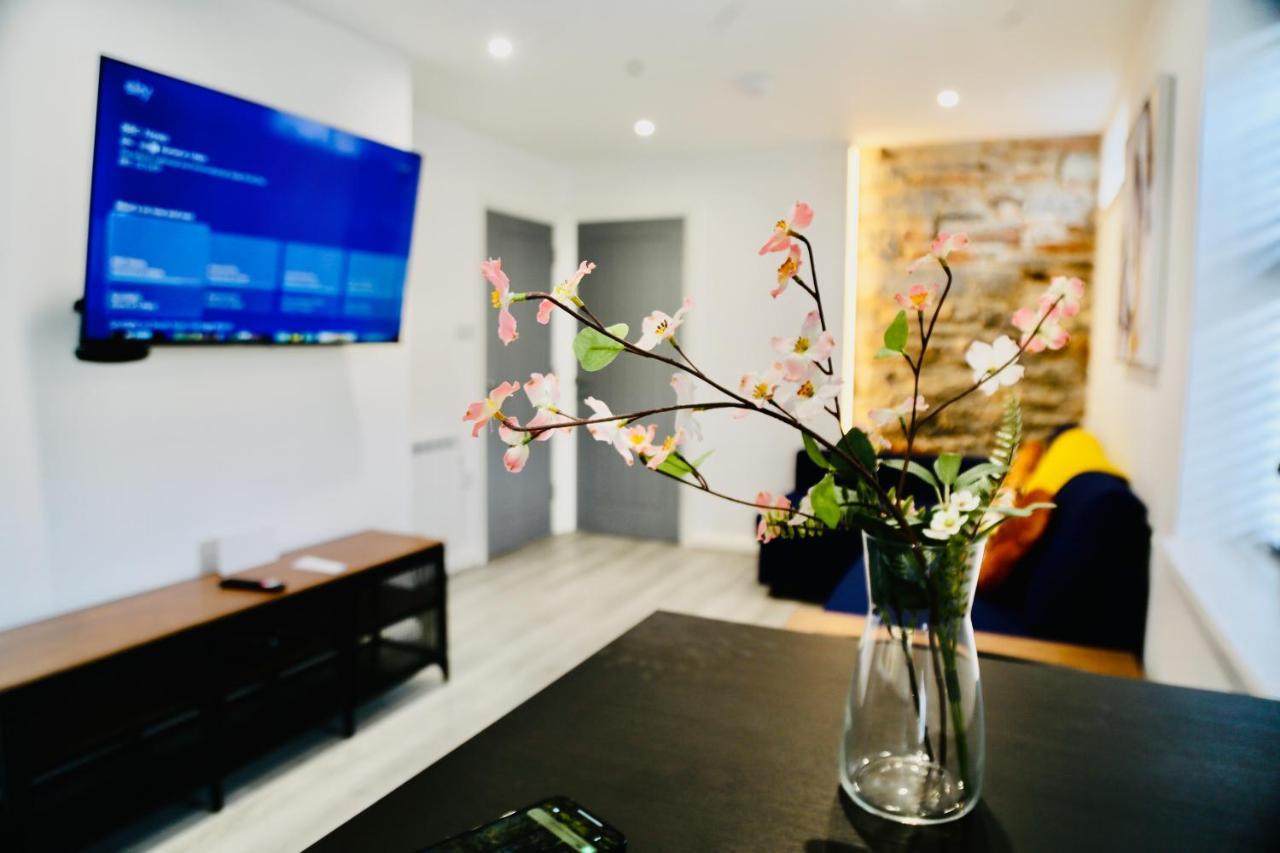 New Modern Apartment With Free Private Parking Plymouth Esterno foto