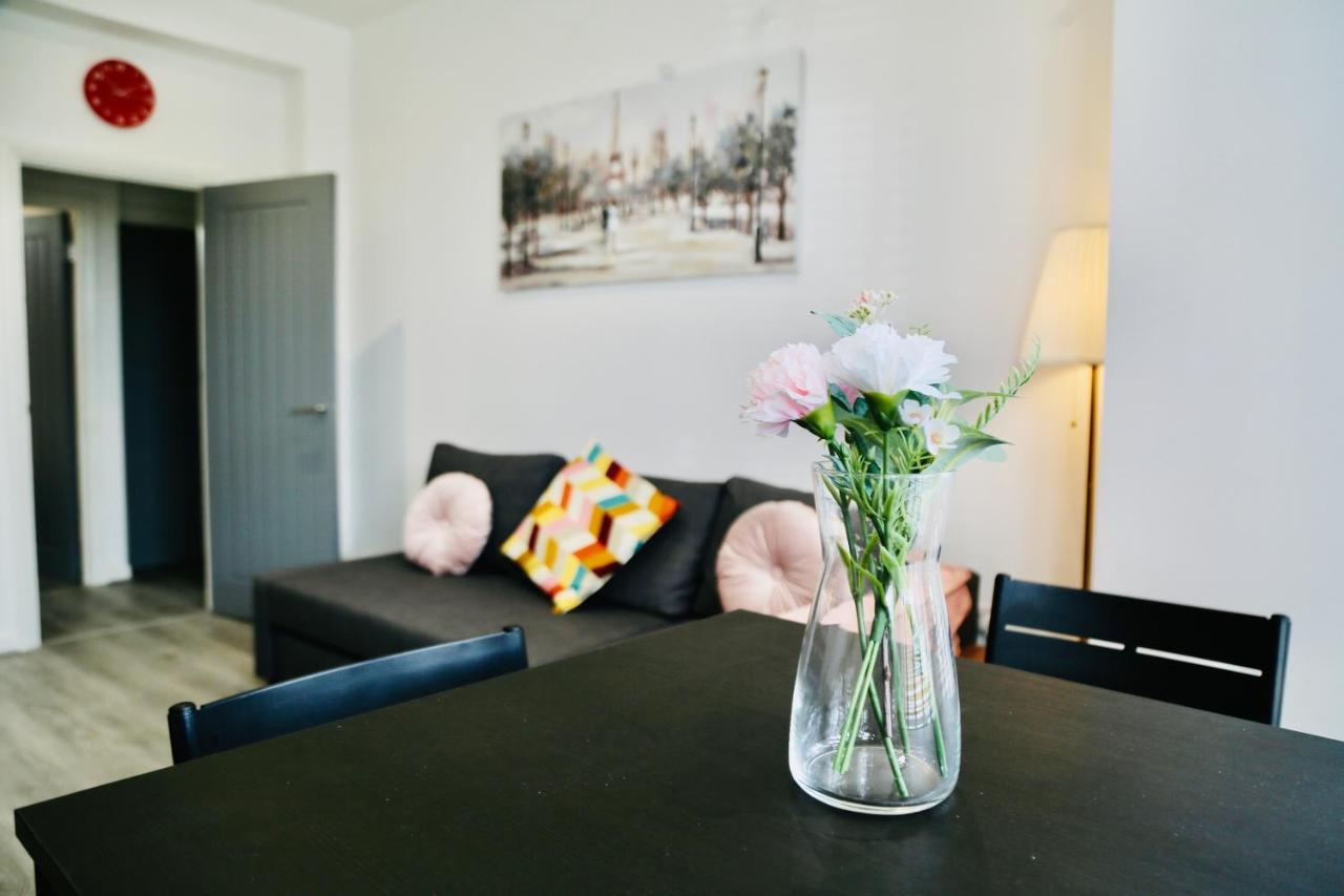 New Modern Apartment With Free Private Parking Plymouth Esterno foto