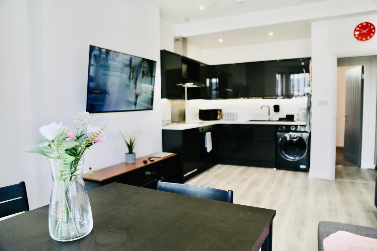 New Modern Apartment With Free Private Parking Plymouth Esterno foto
