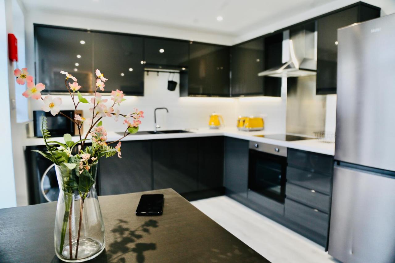 New Modern Apartment With Free Private Parking Plymouth Esterno foto