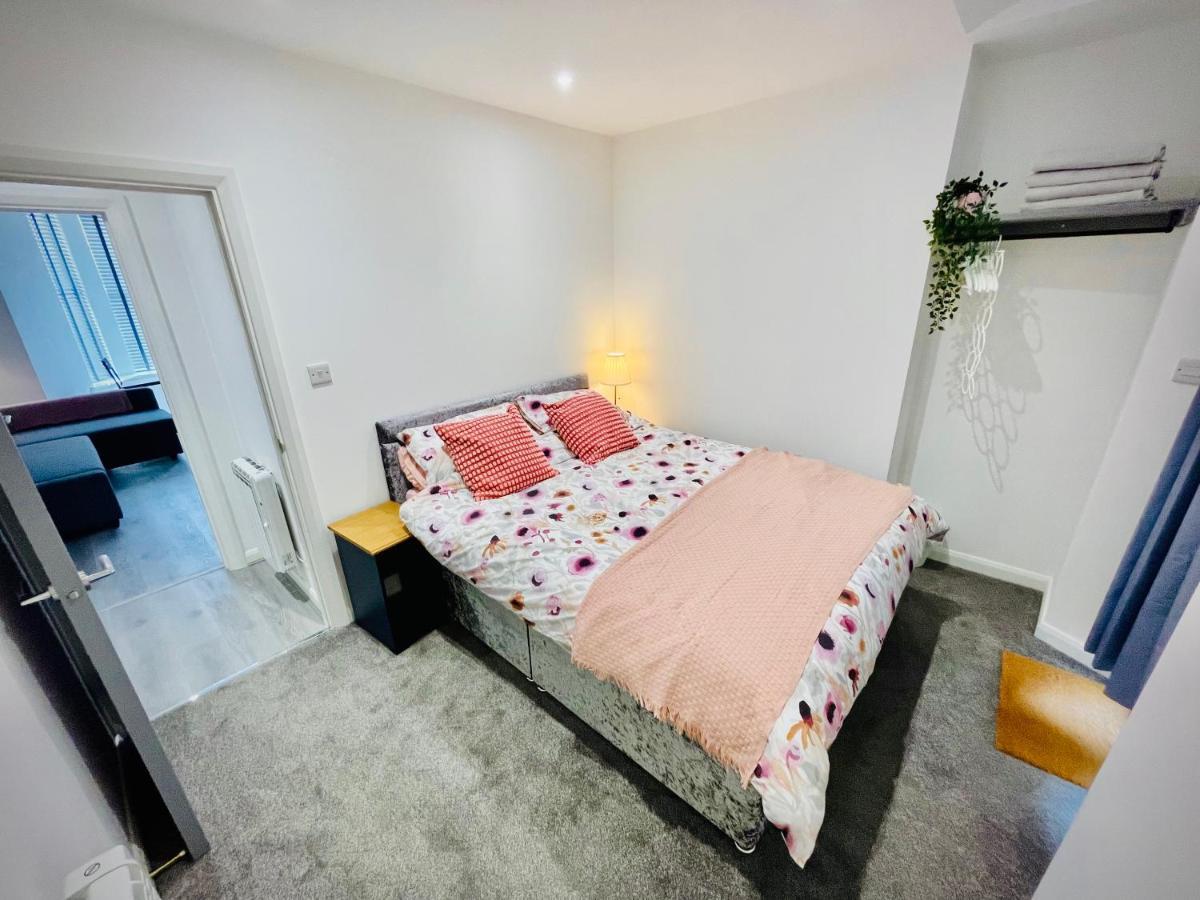 New Modern Apartment With Free Private Parking Plymouth Esterno foto