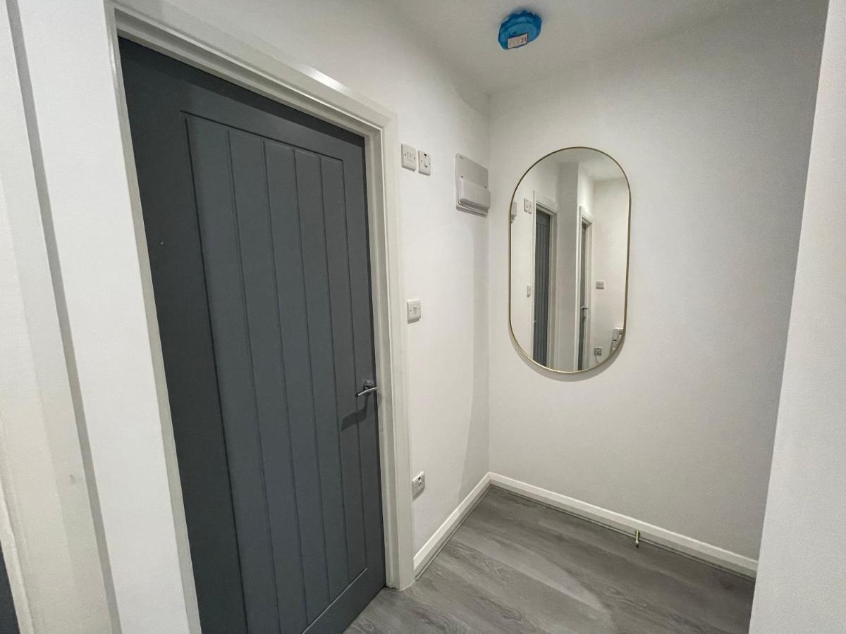 New Modern Apartment With Free Private Parking Plymouth Esterno foto